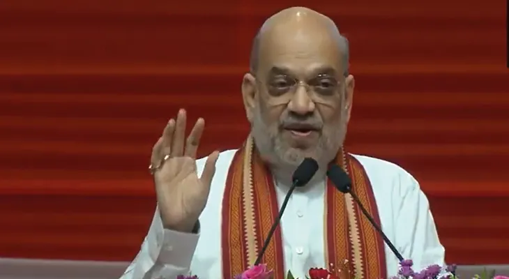 গুজরাতের গান্ধীনগরে একটি অনুষ্ঠানে বক্তব্য রাখছেন কেন্দ্রীয় স্বরাষ্ট্রমন্ত্রী অমিত শাহ