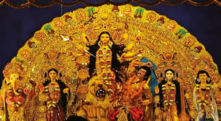 কুলটির গোঁসারা বুড়ি সর্বজনীনের পুজোয় প্রতিমার খরচ দেন ভক্তরা