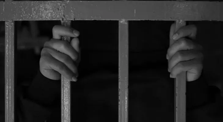 রেশনের খাদ্যশস্য কিনে প্যাকেটে ভরে বিক্রি, ব্যবসায়ী গ্রেফতার