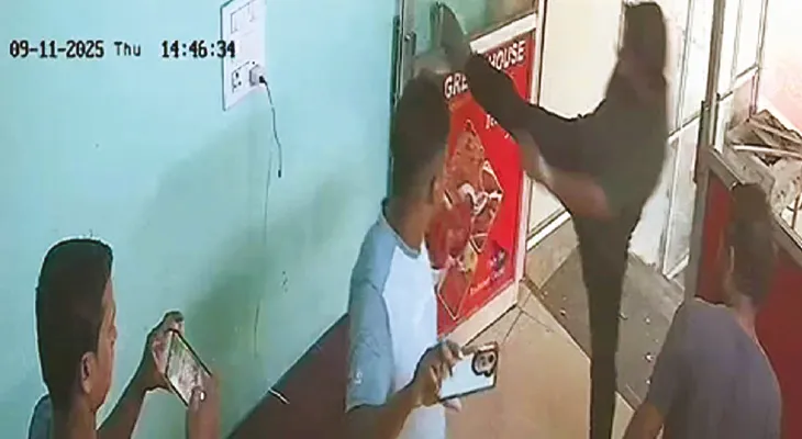 দেহ ব্যবসা চালানোর অভিযোগ, হোটেলে গিয়ে তাণ্ডব তৃণমূলের