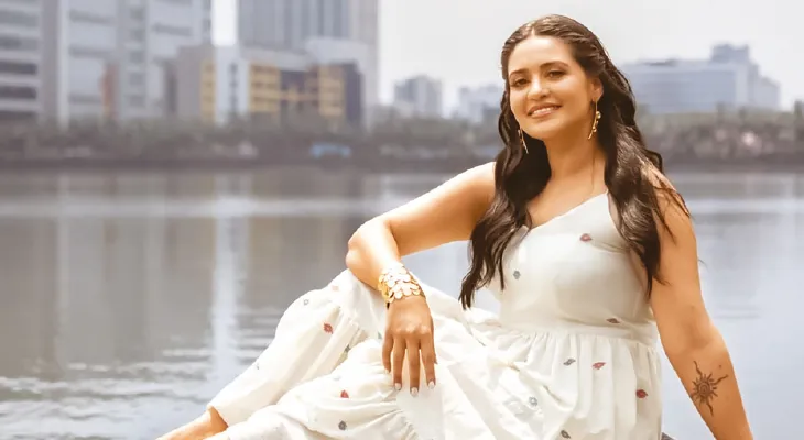‘কাছের মানুষের থেকেই আঘাত বেশি আসে’