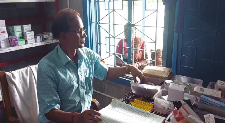 অমরপুরে সুস্বাস্থ্যকেন্দ্র গড়ার কাজ থমকে, ডাক্তার না থাকলে রোগী দেখেন ফার্মাসিস্ট, ক্ষোভ