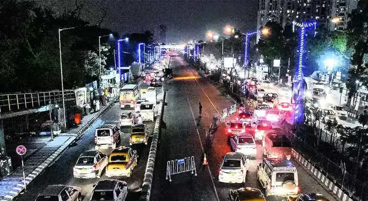 পুজোয় ভিআইপি রোড সচল রাখতে ‘অতিরিক্ত লেন’