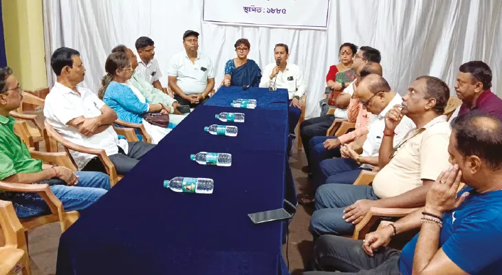 ব্যবসায়ীদের সঙ্গে বৈঠক পুরসভার, মহালয়া থেকেই বাংলায় সাইনবোর্ড