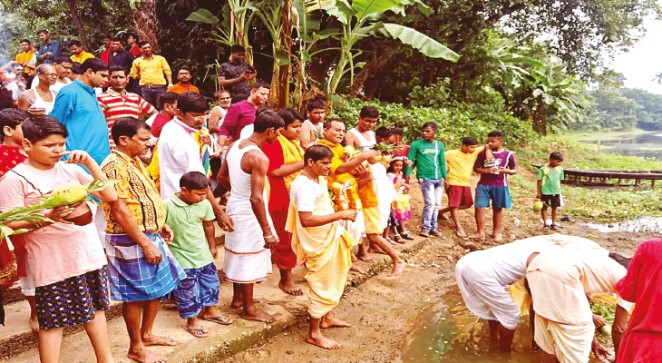 কান্দির ৭ নম্বর ওয়ার্ডে ৮টি পুজোর ঘটোত্তোলন, বিসর্জন হয় একই সঙ্গে