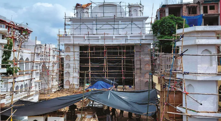 ২৪ ফুটের প্রতিমায় নজর কাড়বে শান্তি ভারতী পরিষদ