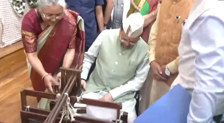 দেরাদুনে হস্তশিল্প প্রদর্শনীতে এলেন উত্তরাখণ্ডের মুখ্যমন্ত্রী পুষ্কর সিং ধামি
