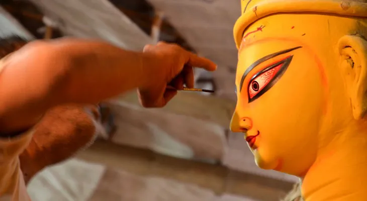 আনন্দময়ীর আগমনে গা ভাসিয়েছেন মুখ্যমন্ত্রীর নাম দেওয়া তিস্তাপল্লির দুর্গারা