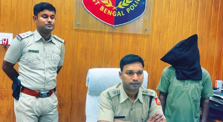 আস্ত টাওয়ারই চুরি! গ্রেফতার খোদ অভিযোগকারী