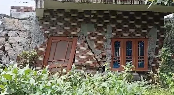 ভারী বৃষ্টিতে হিমাচলের কাংরায় ক্ষতিগ্রস্ত ১৩টি বাড়ি, হতাহতের খবর নেই