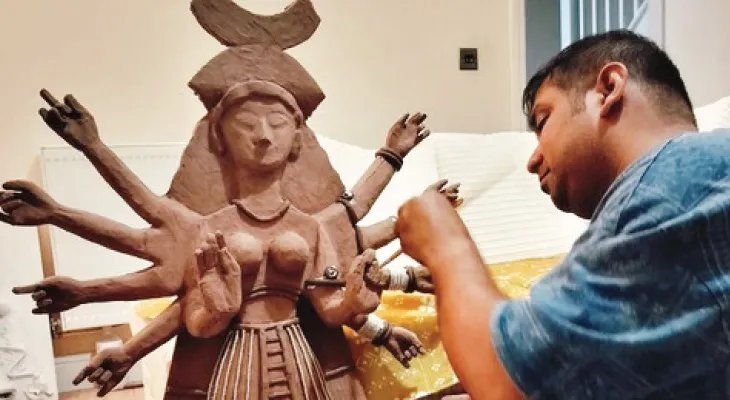 জীবনযাত্রার খরচ বৃদ্ধির মধ্যেও ব্রিটেন সহ ইউরোপের বহু জায়গায় প্রথমবার দুর্গাপুজো