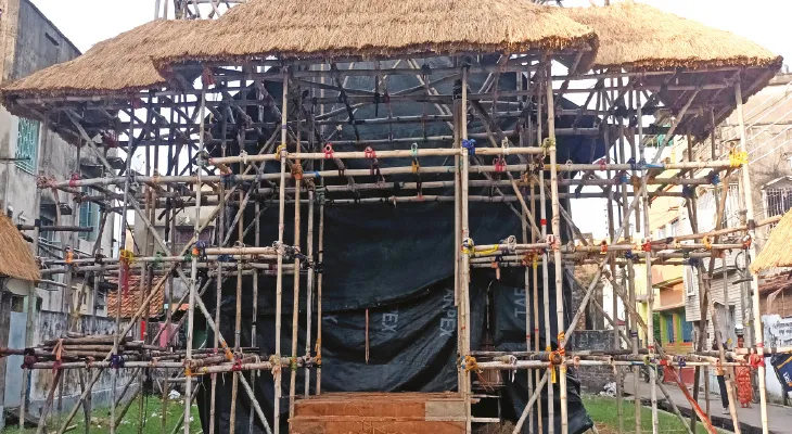কৃষ্ণরূপে হাজির হবেন দেবী দশভুজা, কোথাও সোনায় মোড়া প্রতিমার চমক