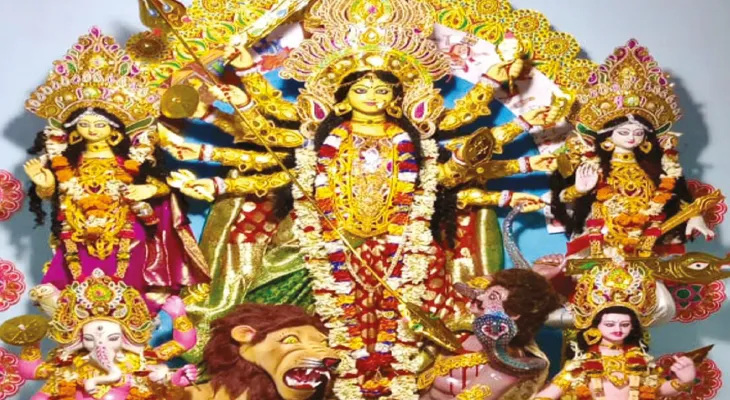 গুহনিয়োগী বাড়ির পুজোয় অষ্টমী ও নবমীতে মায়ের ভোগে থাকে ১২ রকমের মাছের পদ, একচালার প্রতিমা, মায়ের গায়ের রং অতসী ফুলের মতো