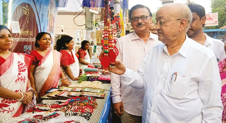 কাটোয়া পুরসভায় ৩ দিনের জন্য স্টল স্বনির্ভর গোষ্ঠীর সদস্যদের