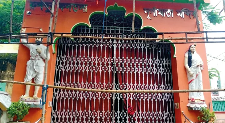 দশটি সর্বজনীন পুজো ঘিরে ১০ নম্বর ওয়ার্ডে যেন আনন্দের হাট