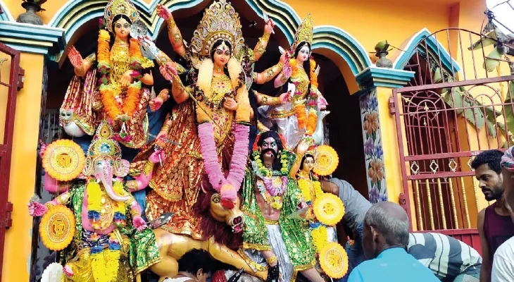 ৩৩০ বছর আগে শুরু গাজোলের নিত্যানন্দপুরে জমিদারবাড়ির পুজো