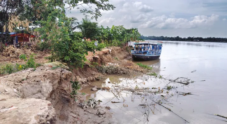 চাকদহে পুজোর মুখে অব‍্যাহত নদী ভাঙন, আতঙ্কে বাসিন্দারা
