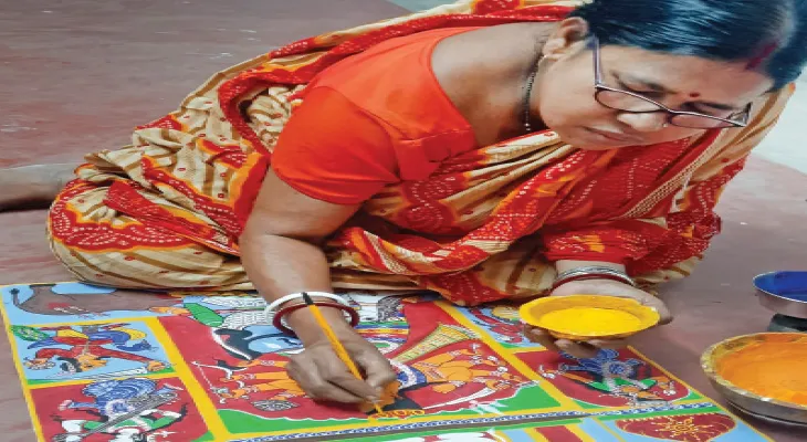 খচ্চরবাহিনীর পটচিত্র এঁকেই মৃত্যু, ৪০০ বছর পর মৃত্যুভয় জয় করে তুলি ধরেন পটুয়া পরিবারের বধূ