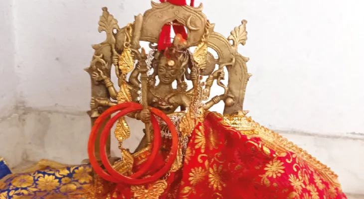 তারাপুরে এক ফুটের অষ্টধাতুর সিংহবাহিনী পুজোয় অন্য নিয়ম