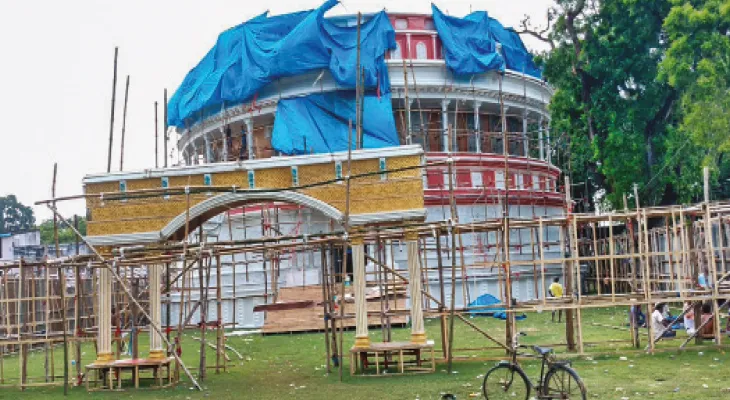 বড়শুল ইয়ংমেনস অ্যাসোসিয়েশনের পুজোয় এবার দেখা যাবে সংসদ ভবন