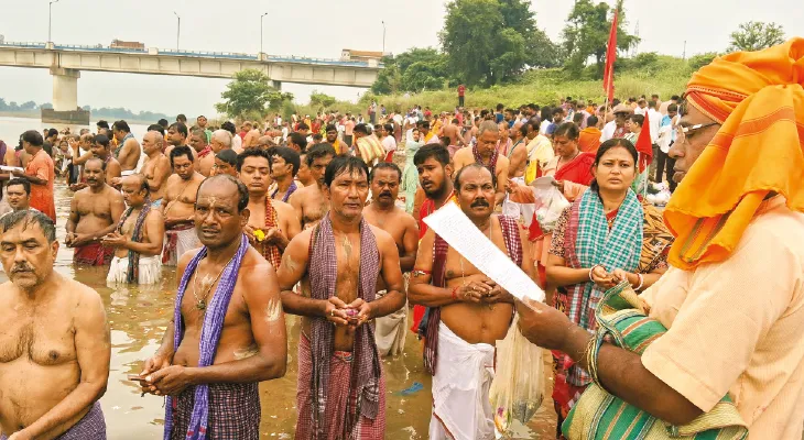 মহালয়ার ভোরে জাগলো জেন জি, কাল থেকেই শুরু বর্ধমানের পুজো