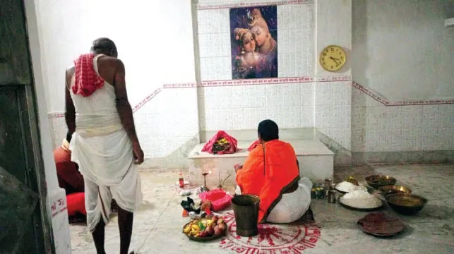 মহিষের রক্তে মা চণ্ডী লেখা পুঁথিই আনাড়ার চক্রবর্তীদের দেবী প্রতিমা