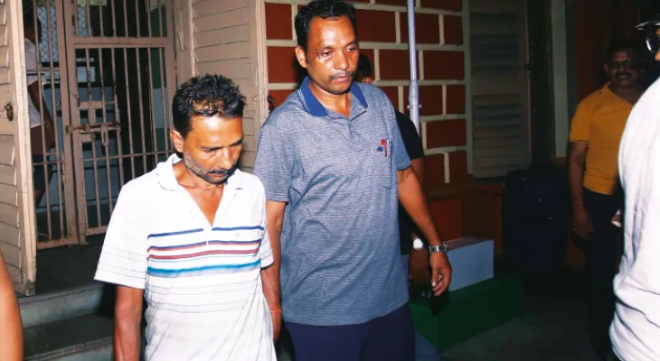 নারী পাচার: ধৃত দু’জনের কাছে অজস্র  বাংলাদেশি পাসপোর্ট ও ভারতীয় টাকা!