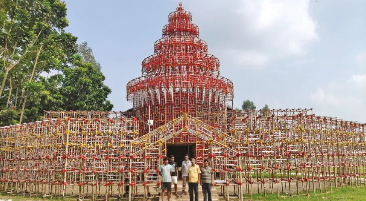 ‘মা তুমি অরণ্যময়ী’ থিমে নালাগঞ্জ ইউনাইটেড ক্লাবে ফুটিয়ে তোলা হচ্ছে বৃক্ষনিধনের কুফল
