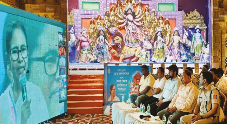 গঙ্গারামপুর ইয়ুথ ক্লাবে ‘ময়ূরপঙ্খী সোনার ঝুড়ি’