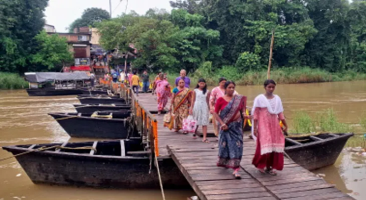 ঘাটাল মহকুমাজুড়ে হাইটেনশন লাইনের নীচে বহু পুজো মণ্ডপ, বিপদের আশঙ্কা
