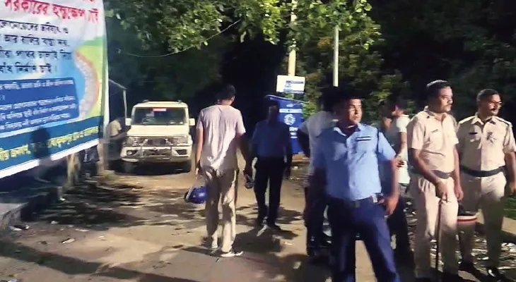 পুলিশকর্মীদের উপর হামলার ঘটনা, লালগোলার তারানগরে ধৃত ২, ব্যাপক তল্লাশি