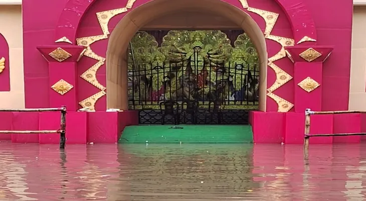 হাওড়ার শিবপুরের বি গার্ডেনে জলমগ্ন প্যান্ডেল