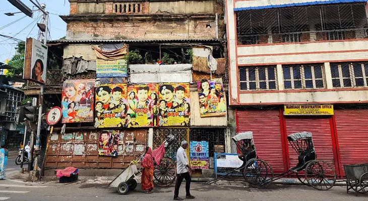 পুজো উপলক্ষ্যে যাত্রাপাড়ায় ঠাসা বুকিং,  অপেরা কর্তাদের চিন্তা এখন বৃষ্টি নিয়েই
