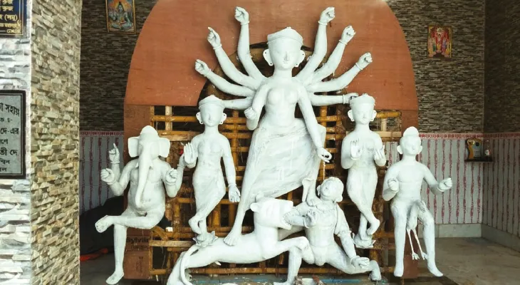 ৯টি দুর্গাপুজো ঘিরে কান্দির ১৭ নম্বর ওয়ার্ডে উন্মাদনা