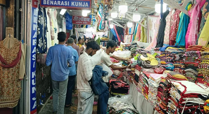 ছন্দে ফিরছে শহর, শুরু হয়েছে পুজোর কেনাকাটা