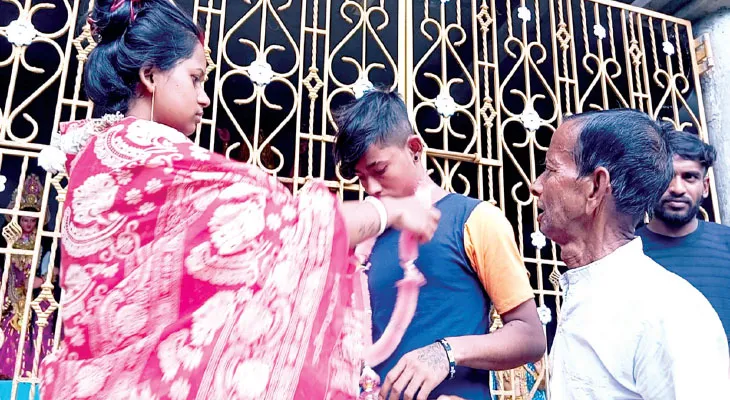 প্রেমিকের সঙ্গে স্ত্রীর বিয়ে স্বামীর, ছেলেকে রাখলেন নিজের কাছে