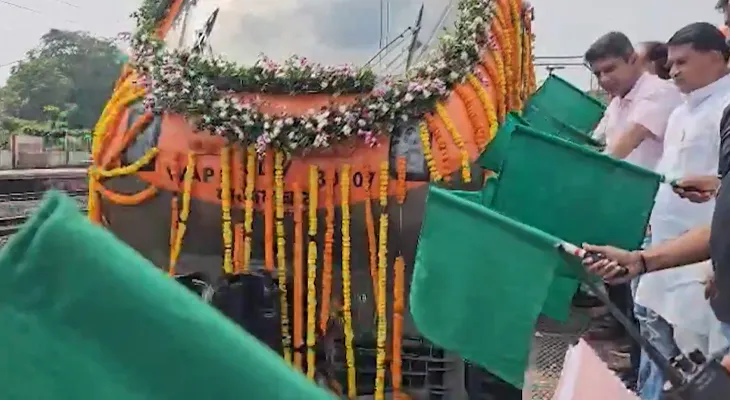 গুজরাতের তাপিতে রাজ্যের প্রথম অমৃত ভারত ট্রেনের উদ্বোধন