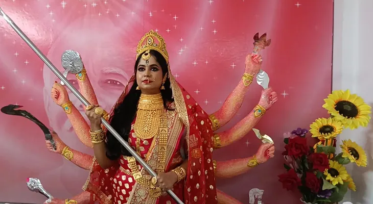 এবার হলদিবাড়িতে জীবন্ত দুর্গা!দেখা মিলবে জ্যান্ত অসুরেরও