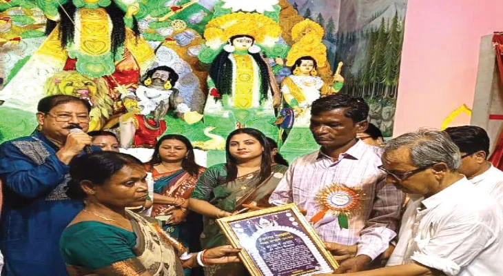 তরুণের আহ্বান ক্লাবের থিম অগ্নি আঁখরে, রামপুরহাটে সাফাইকর্মীদের চালু করা দুর্গাপুজো এখন বিগ বাজেটের উৎসব