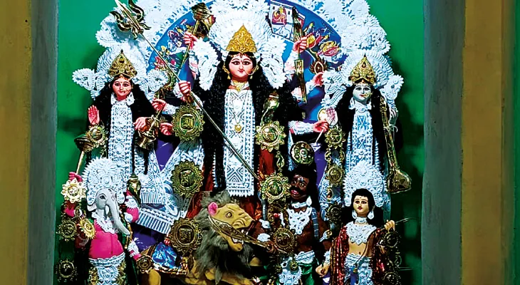 কোন্নগরের দত্তবাড়ির বন্ধ হওয়া পুজো  ফের ফিরেছে নতুন প্রজন্মের হাত ধরে