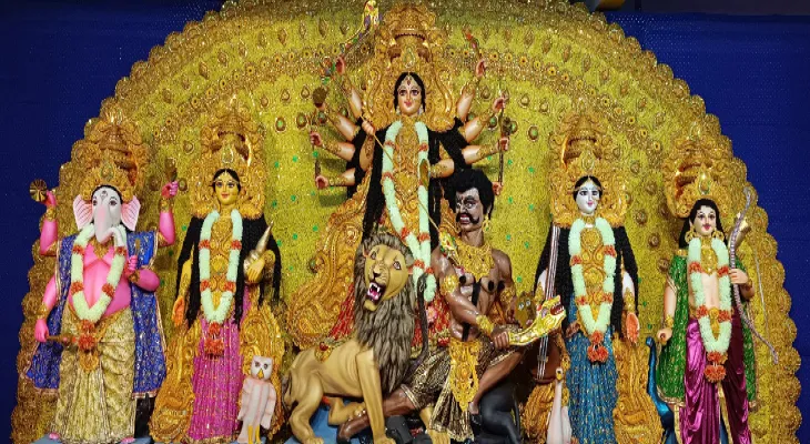 থিম নয়, সাবেকিয়ানাই ধরে রেখেছে ১০৫ বছরের পুরনো ফালাকাটা দুর্গাবাড়ি বারোয়ারি পুজো কমিটি