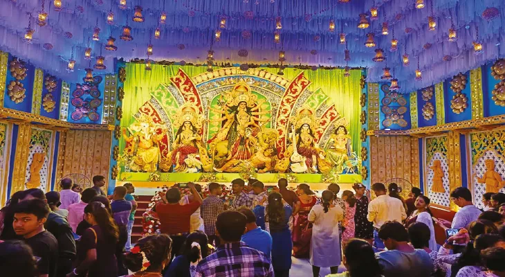 মানববন্দি সীমান্ত বেড়ায়,  মুক্ত বিহঙ্গ হালদারপাড়ায়, মণ্ডপে মুক্তির জয়গান