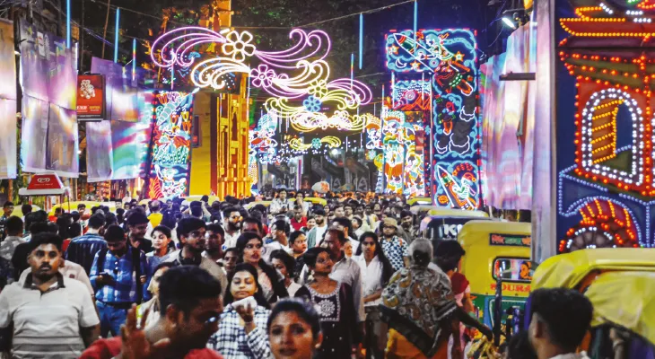 বাস-অটো ধরার জো নেই পুজোপ্রেমীদের, প্যান্ডেল হপিংয়ে উত্তর কলকাতা ওয়াকিং সিটি