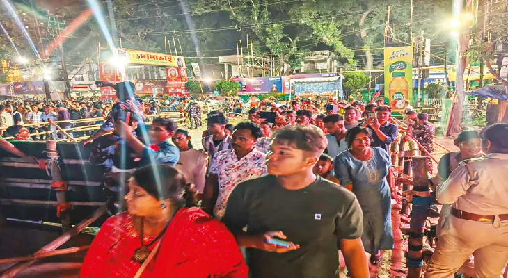 রাজ্য প্রশাসনের আবেদন মেনে পুজোয় কল্যাণী সীমান্ত পর্যন্তই চলবে লোকাল