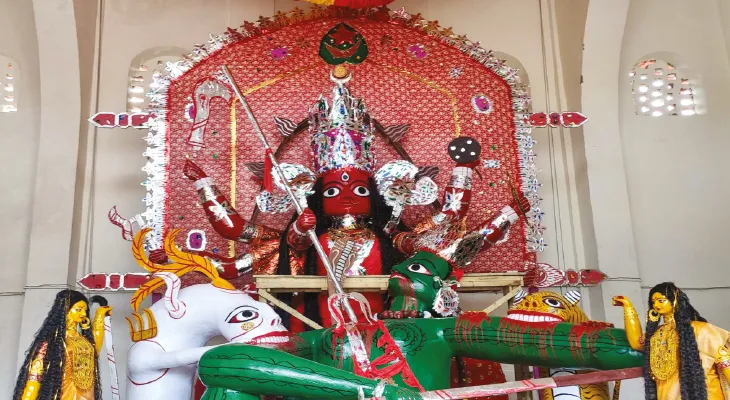 বড়দেবীর পুজো দেখতে কোচবিহার দেবীবাড়িতে ভিড়