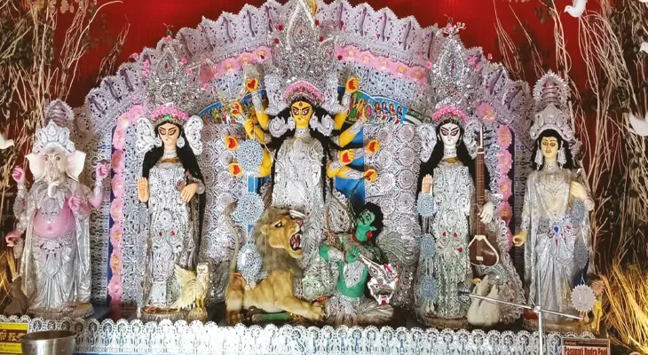 জনপ্লাবন উত্তর শহরতলিতে, দীর্ঘ লাইন আর তীব্র যানজটেও ক্লান্তিহীন দর্শনার্থীরা