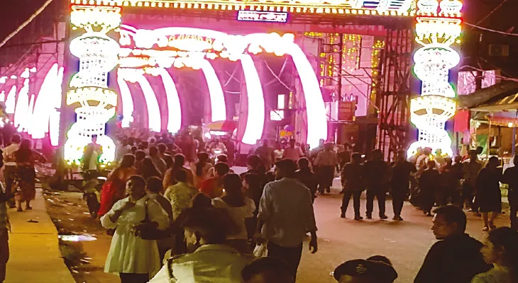 ঝলমলে আকাশ, বনগাঁর মণ্ডপে মণ্ডপে জনজোয়ার