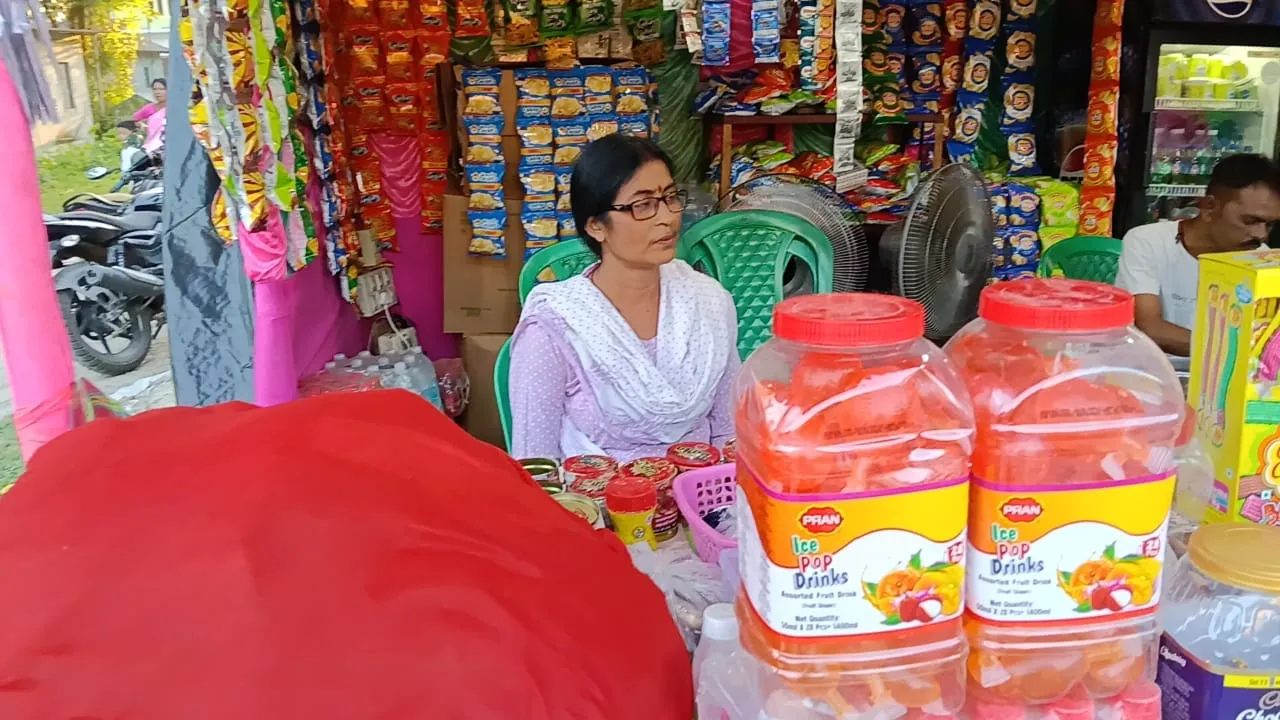 পুজোয় চা, পানের দোকান  তৃণমূল প্রধানের!