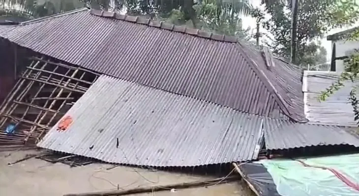 ঝড়ে লণ্ডভণ্ড হরিণঘাটার একাধিক গ্রাম, ভেঙে পড়ল ৩৫টি বাড়ি