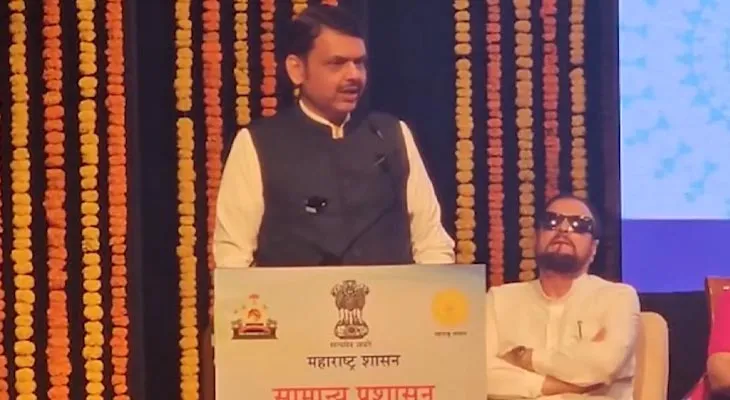 মুম্বইয়ের ওয়াইবি চাভান সেন্টারে রাজ্য রোজগার মেলা, বক্তব্য রাখছেন মহারাষ্ট্রের মুখ্যমন্ত্রী দেবেন্দ্র ফড়নবিশ